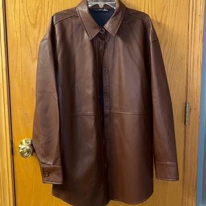Brown shaket with collar • pleather feel (see photos for exact material details)